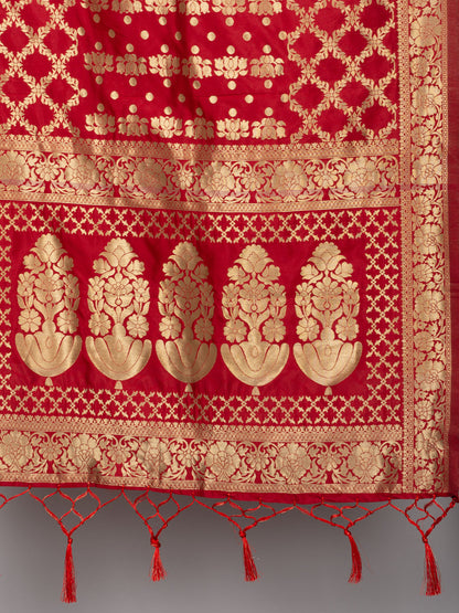 Rich Banarasi jacquard dupatta with intricate woven patterns and traditional motifs, showcasing a luxurious texture—perfect for festive occasions and ethnic wear.